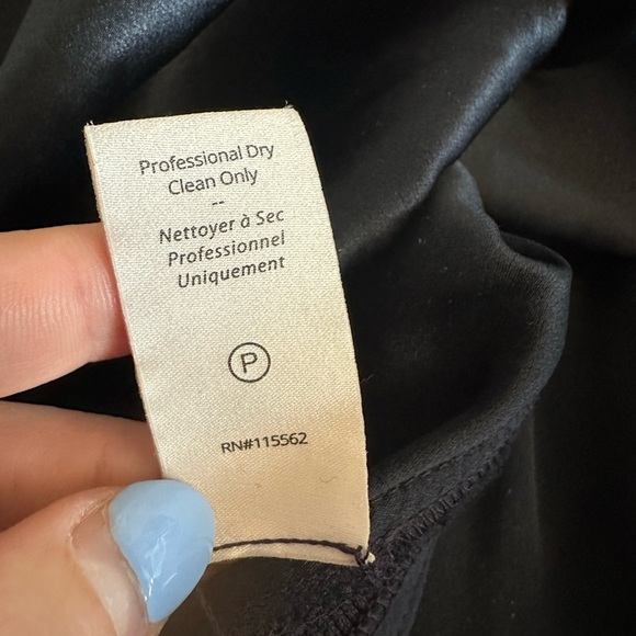 Cinq a Sept
Lenora Silk Charmeuse Mini Dress
Size small - Picture 5 of 9